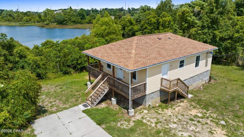 2 bedroom SingleFamilyResidence at 257 Arlington Drive, Thousand Oaks, Panama City — photo 2