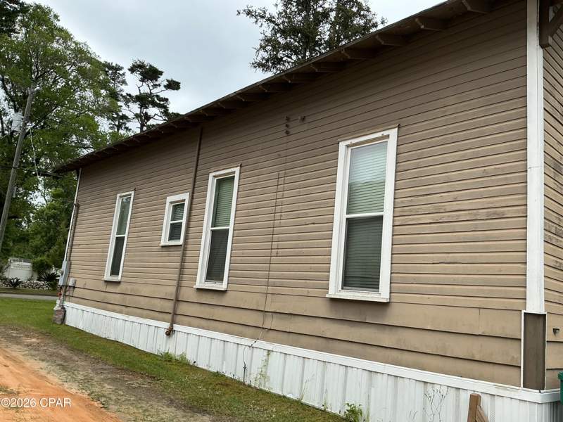 3 bedroom SingleFamilyResidence at 704 Main Street, Chipley, Chipley — photo 3