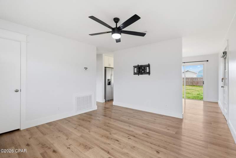 3 bedroom SingleFamilyResidence at 1929 Frankford Avenue, Hentz 1st Add Unit A, Panama City — photo 4