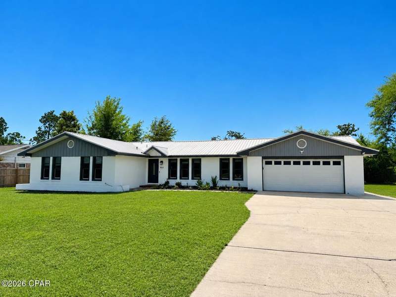4 bedroom SingleFamilyResidence at 922 Radcliff Avenue, College Point, Lynn Haven — photo 2