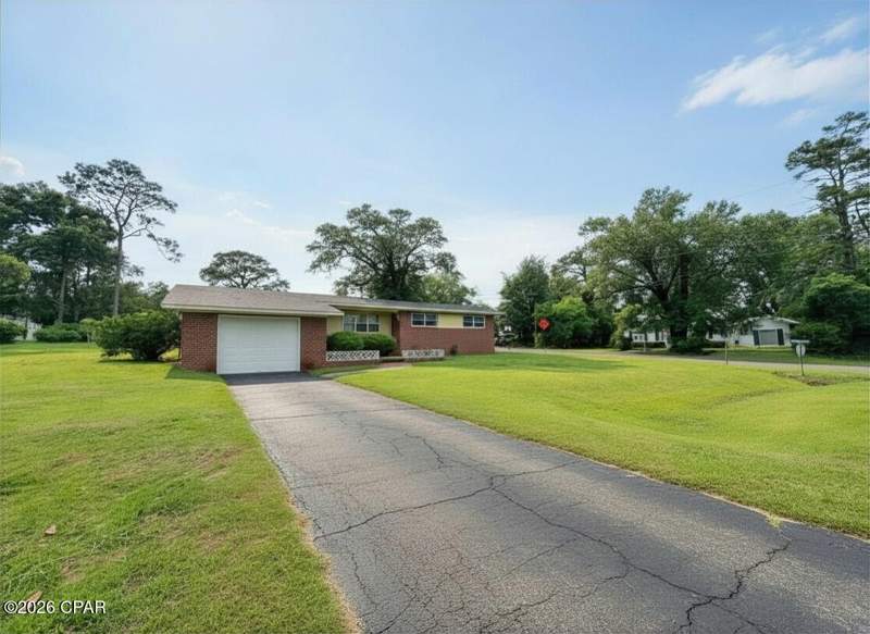 3 bedroom SingleFamilyResidence at 711 N Oklahoma Street, Bonifay, Bonifay — photo 3