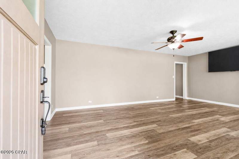 3 bedroom SingleFamilyResidence at 3140 Douglas Road, Douglas Road Sub, Panama City — photo 4