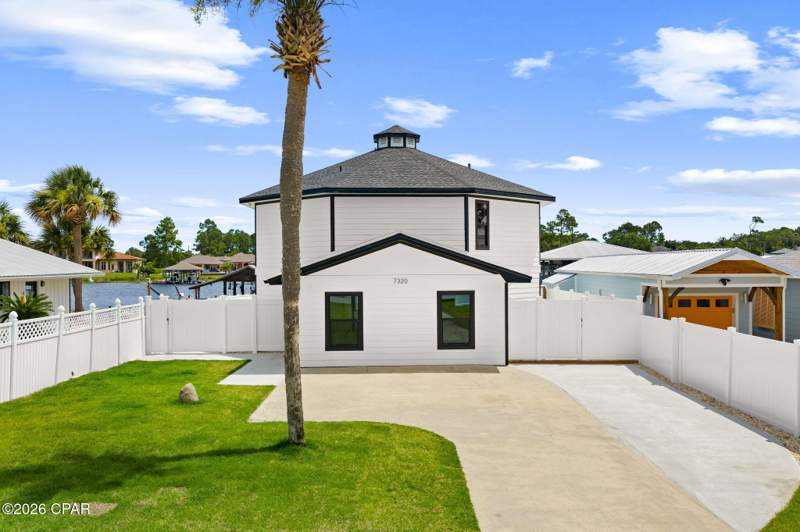 4 bedroom SingleFamilyResidence at 7320 S Lagoon Drive, Holiday Beach Unit 15, Panama City Beach — photo 2
