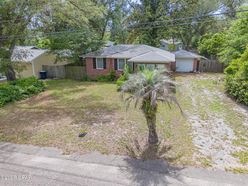 3 bedroom SingleFamilyResidence at 111 N Marie Drive, Cove Terrace, Panama City — photo 2