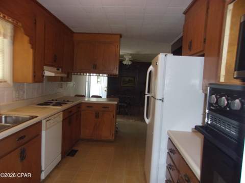 409 E Wisconsin Avenue, Bonifay FL - photo 12 of 36