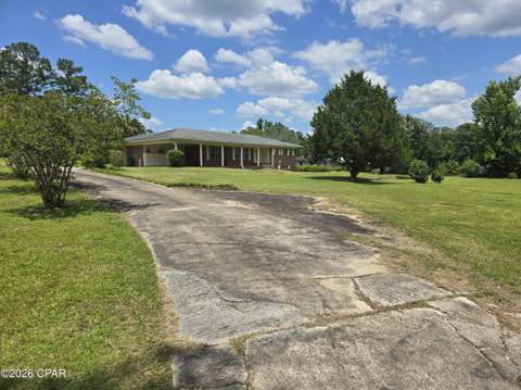 409 E Wisconsin Avenue, Bonifay FL - photo 7 of 36