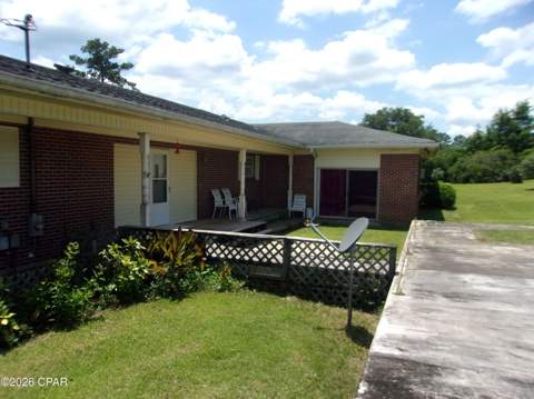 409 E Wisconsin Avenue, Bonifay FL - photo 9 of 36