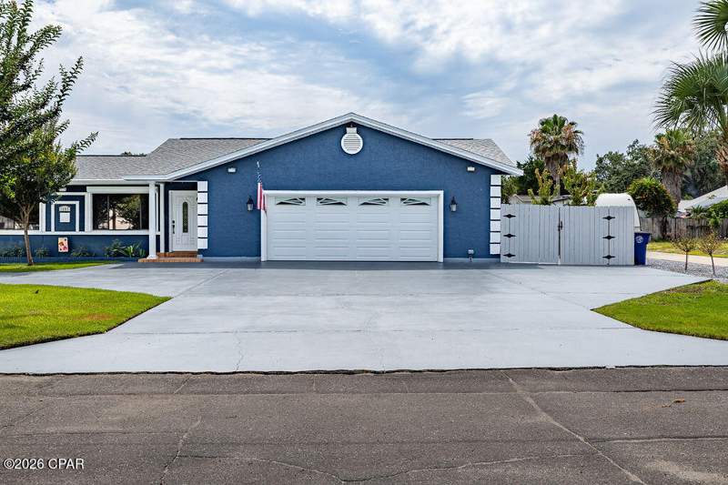 4 bedroom SingleFamilyResidence at 1605 Louise Avenue, Bayview, Panama City — photo 2
