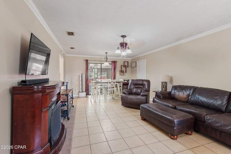 3 bedroom SingleFamilyResidence at 3918 Bricknell Avenue, Sunny Hills, Chipley — photo 5