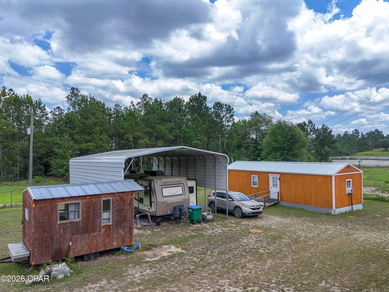 1 bedroom SingleFamilyResidence at 422 Mcduff Drive, The Highlands Of Compass Lake, Alford — photo 5
