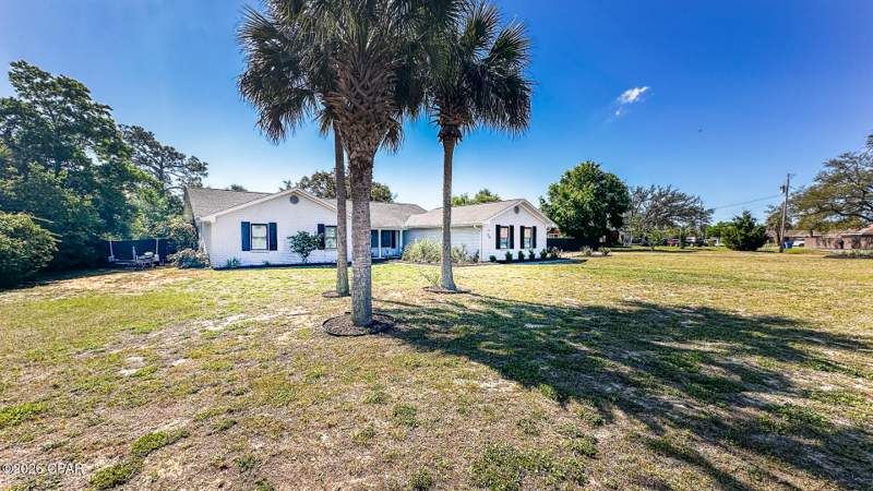 5 bedroom SingleFamilyResidence at 126 Queens Circle, Kings Point 1st Add, Panama City — photo 2