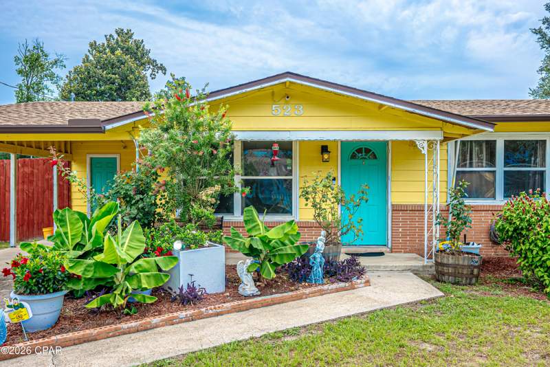 3 bedroom SingleFamilyResidence at 523 Shade Street, Lake Drive Heights, Panama City — photo 2