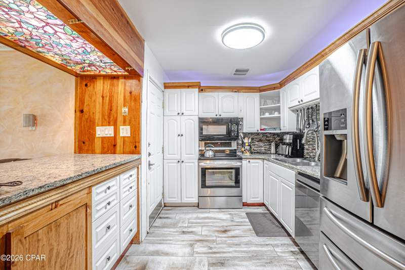 3 bedroom SingleFamilyResidence at 523 Shade Street, Lake Drive Heights, Panama City — photo 3
