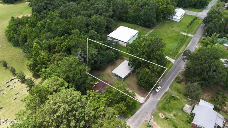 3 bedroom SingleFamilyResidence at 5437 Pearl Street, Graceville, Graceville — photo 3