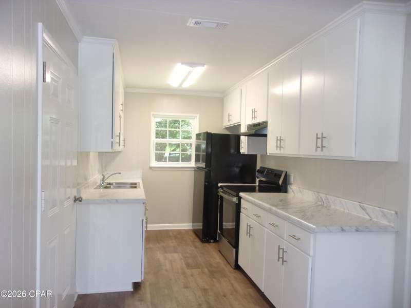 3 bedroom SingleFamilyResidence at 5437 Pearl Street, Graceville, Graceville — photo 5
