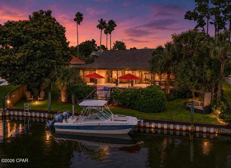 4 bedroom SingleFamilyResidence at 210 Marlin Circle, Bay Point Unit 1, Panama City — photo 2