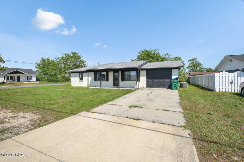 3 bedroom SingleFamilyResidence at 922 Everitt Avenue, Robindale, Panama City — photo 4