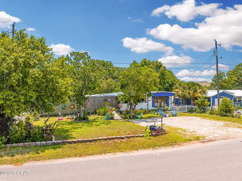 2 bedroom ManufacturedHome at 19429 Plaza Avenue, Laguna Beach Plaza, Panama City Beach — photo 2