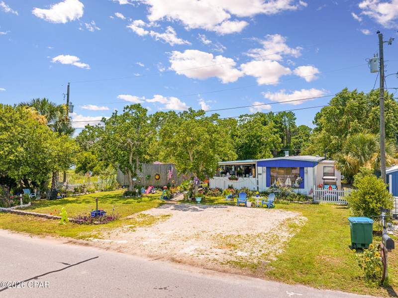 2 bedroom ManufacturedHome at 19429 Plaza Avenue, Laguna Beach Plaza, Panama City Beach — photo 4