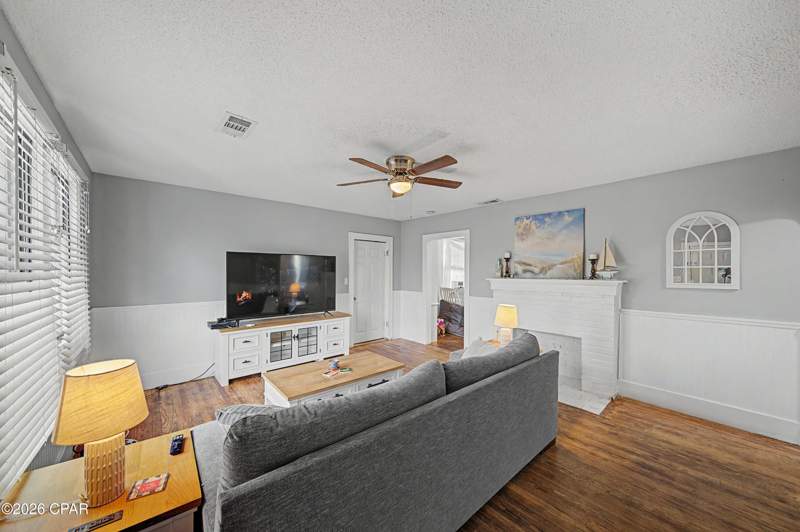 4 bedroom SingleFamilyResidence at 408 N Macarthur Avenue, Bunkers Cove, Panama City — photo 2