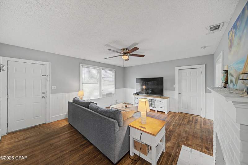 4 bedroom SingleFamilyResidence at 408 N Macarthur Avenue, Bunkers Cove, Panama City — photo 5