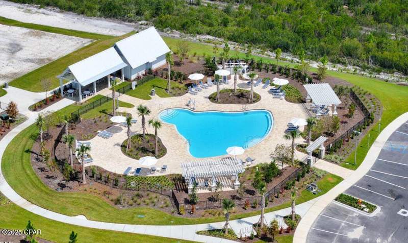4 bedroom SingleFamilyResidence at 4765 Rosemary Street, Titus Park, Panama City — photo 2