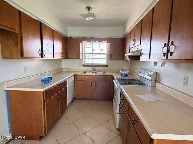 3 bedroom SingleFamilyResidence at 211 N Berthe Avenue, Hannover Estates, Panama City — photo 3