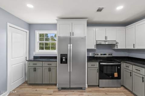 1025 Edison Avenue, Alford FL - photo 12 of 31