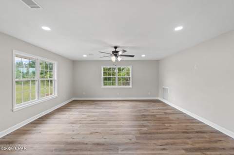 1025 Edison Avenue, Alford FL - photo 7 of 31