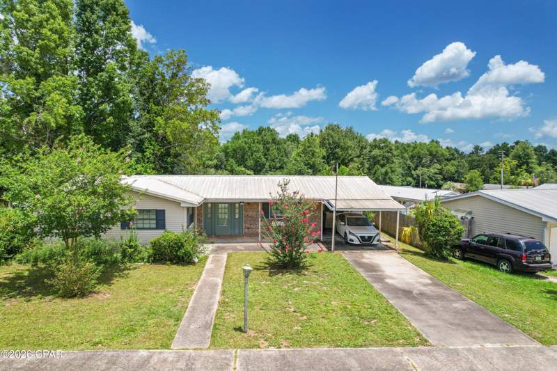 3 bedroom SingleFamilyResidence at 1804 Ulmer Lane, Sunny Hills, Chipley — photo 3