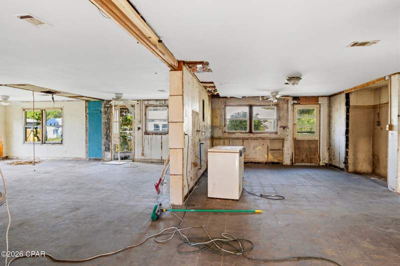 3 bedroom SingleFamilyResidence at 4002 W 17th Street, Bayview Add, Panama City — photo 5