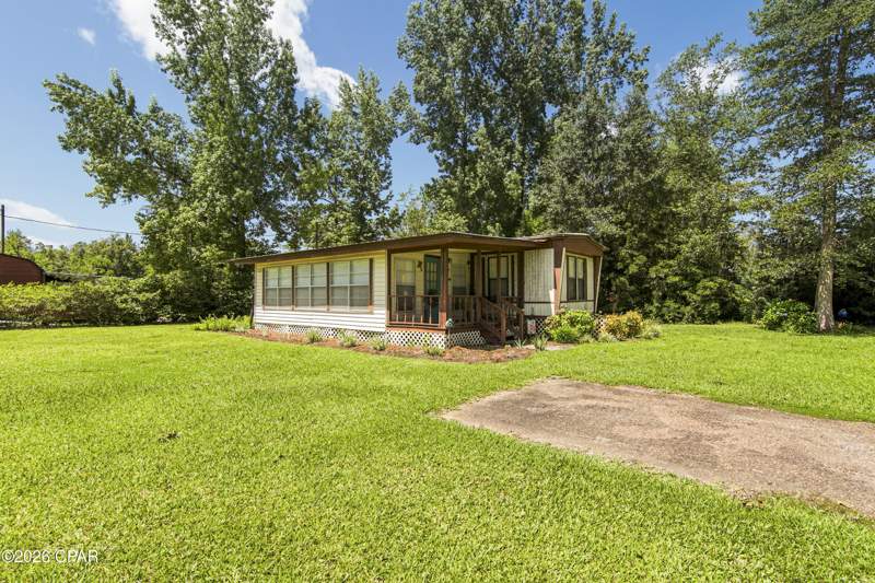 2 bedroom ManufacturedHome at 129 Patrick Street, Idlewood Park, Wewahitchka — photo 2