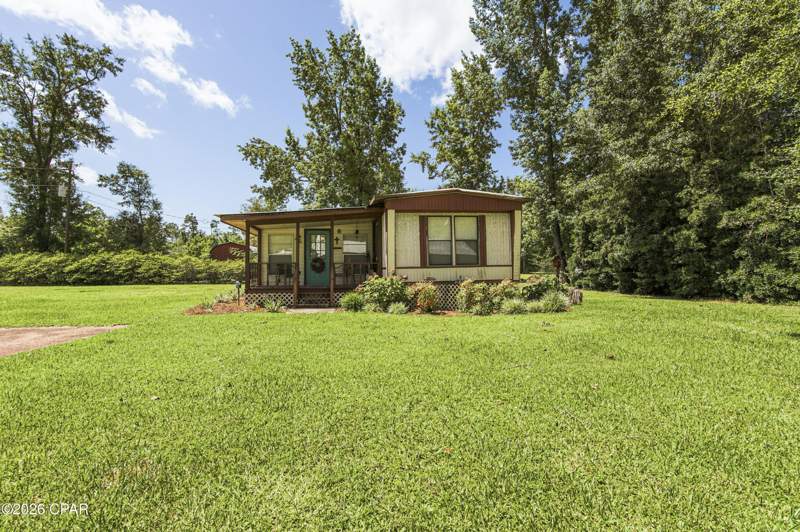 2 bedroom ManufacturedHome at 129 Patrick Street, Idlewood Park, Wewahitchka — photo 4