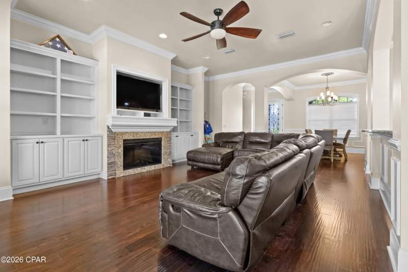 5 bedroom SingleFamilyResidence at 611 Shady Oaks Lane, College Oaks, Lynn Haven — photo 5
