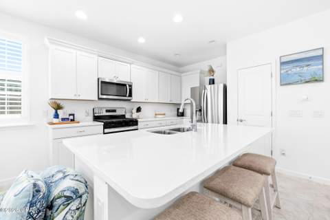 8831 Attitude Avenue, Panama City Beach FL - photo 8 of 43