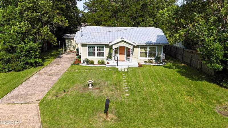 3 bedroom SingleFamilyResidence at 608 Hamlin Street, Bonifay, Bonifay — photo 2
