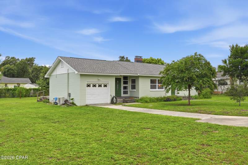 2 bedroom SingleFamilyResidence at 1703 W 10th Street, Old Town Plat, Panama City — photo 2