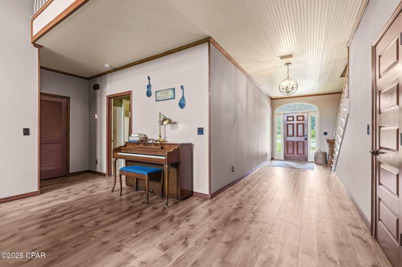 4 bedroom SingleFamilyResidence at 5133 Indian Bluff Drive, Indian Bluff, Youngstown — photo 5