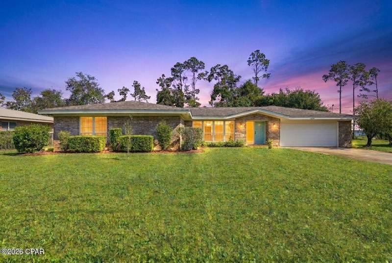 4 bedroom SingleFamilyResidence at 2306 Pretty Bayou Island Drive, Island View Estates, Panama City — photo 2