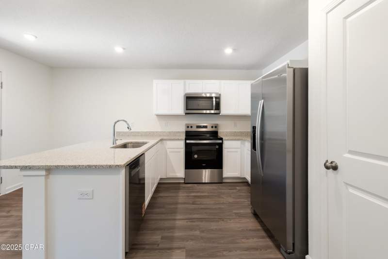 2 bedroom SingleFamilyResidence at 4130 Flint Avenue, Sunny Hills, Chipley — photo 3