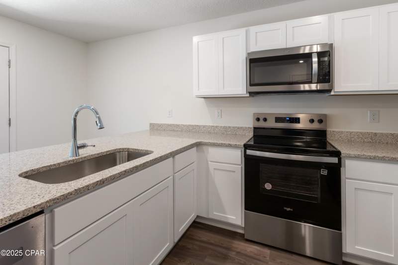 2 bedroom SingleFamilyResidence at 4130 Flint Avenue, Sunny Hills, Chipley — photo 4