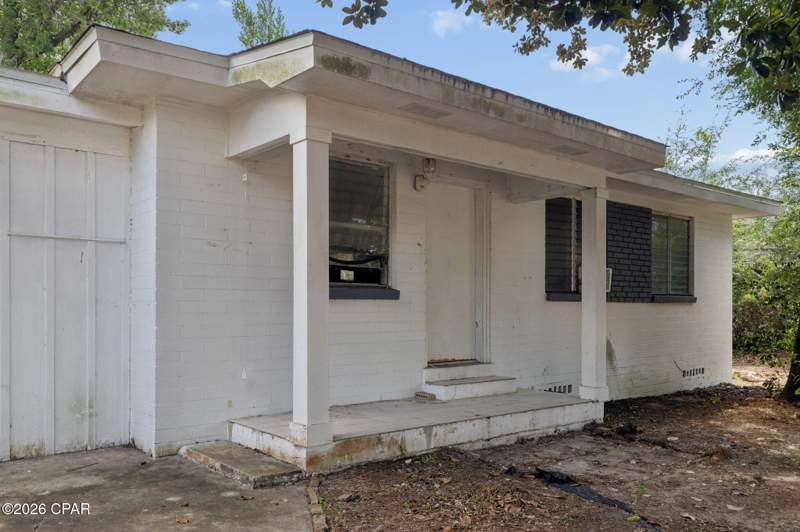 3 bedroom SingleFamilyResidence at 2208 Edgewood Drive, Edgewood, Panama City — photo 2
