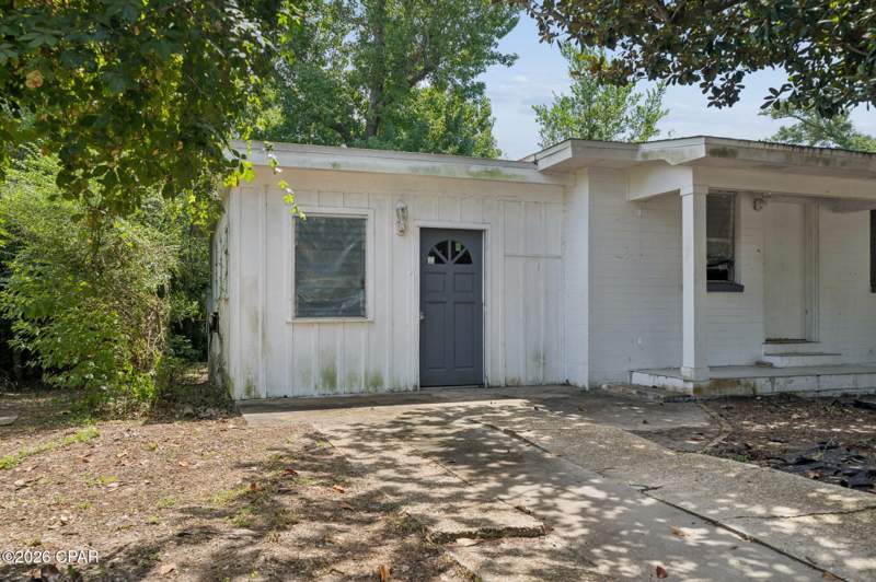 3 bedroom SingleFamilyResidence at 2208 Edgewood Drive, Edgewood, Panama City — photo 3