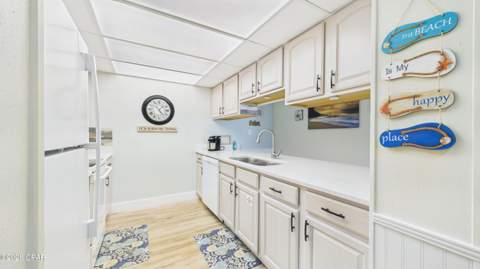 8815 Thomas Drive 806, Panama City Beach FL - photo 10 of 21