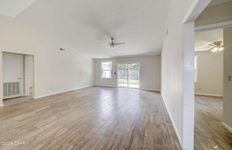 3 bedroom SingleFamilyResidence at 6525 Lance Street, Pine Woods Dev Phase II, Panama City — photo 4