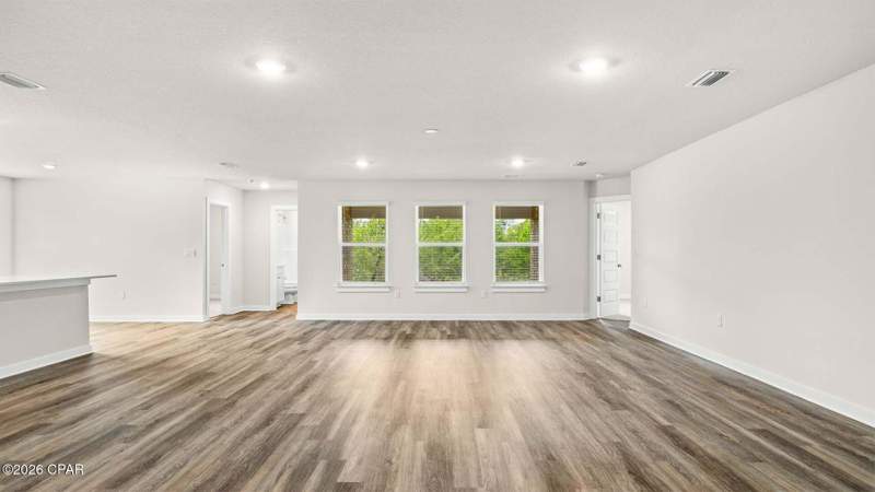 5 bedroom SingleFamilyResidence at 4059 Falcon Drive, Sunny Hills Unit 6, Chipley — photo 5