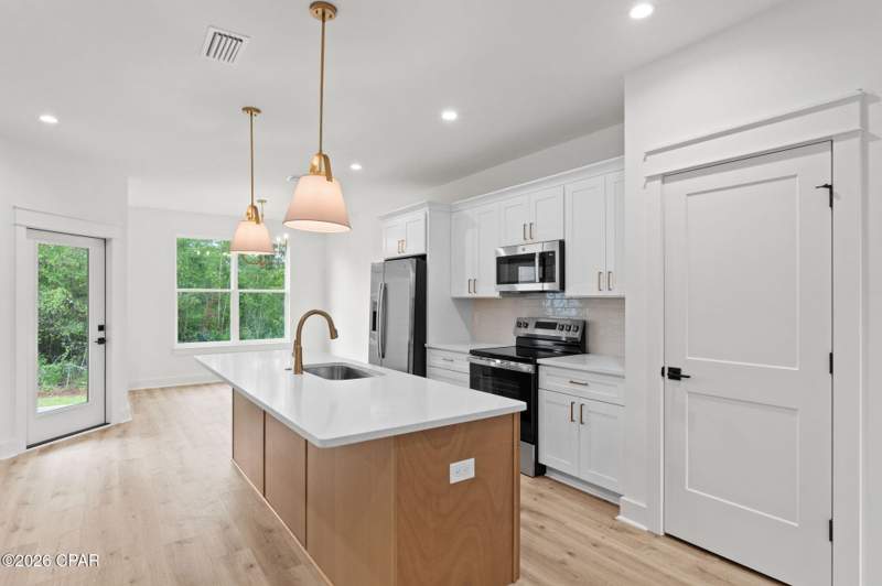4 bedroom SingleFamilyResidence at 6510 Wallace Road, East Bay Park, Panama City — photo 2