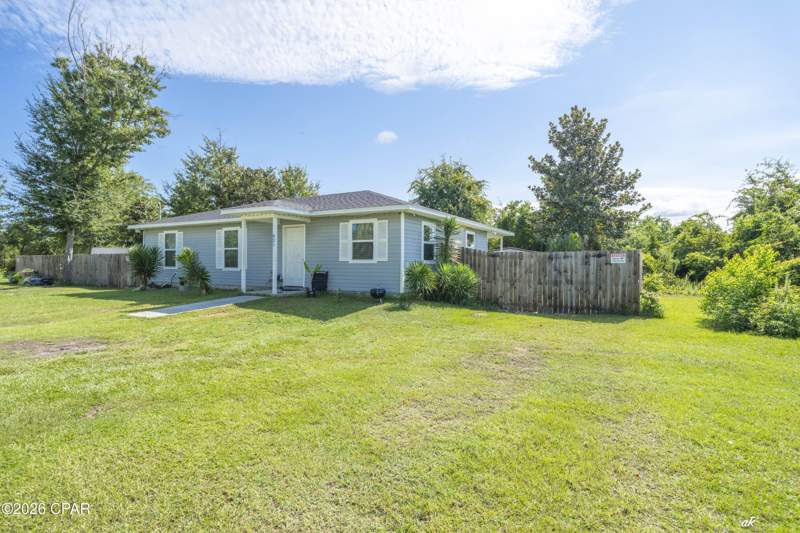 3 bedroom SingleFamilyResidence at 821 S Gay Avenue, Pitts 1st Addto Parker, Panama City — photo 3