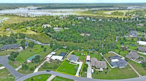 9135 Sunshine Drive, Youngstown FL - photo 13 of 90