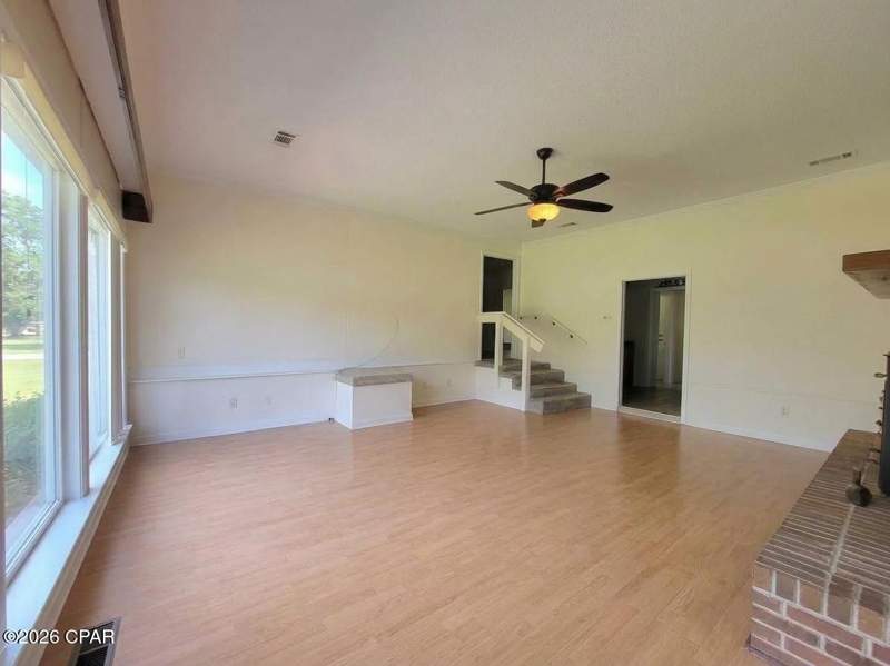 3 bedroom SingleFamilyResidence at 1109 11th Avenue, Graceville Heights, Graceville — photo 4